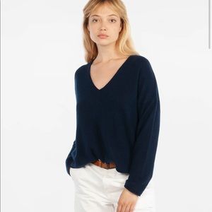 Black cashmere v-neck sweater by Ffresh